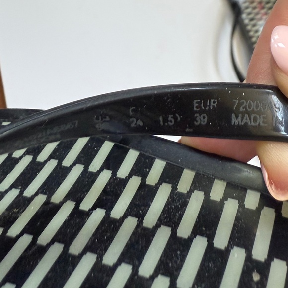 Women's Coach Landon Black Jelly Thong Flip Flop Sandals with Gold Bow, size 8.5 - Picture 12 of 13